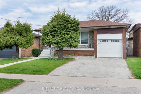 Photo 2 at 852 Glencairn Avenue, Glen Park, Toronto