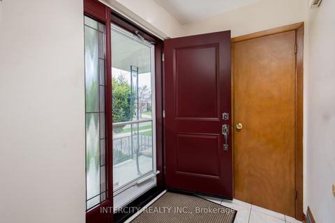 Photo 4 at 852 Glencairn Avenue, Glen Park, Toronto