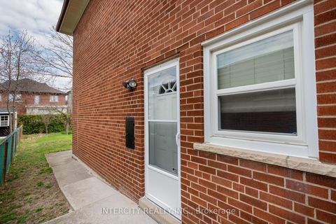 Photo 33 at 852 Glencairn Avenue, Glen Park, Toronto