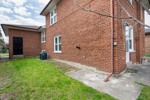 Photo 36 at 852 Glencairn Avenue, Glen Park, Toronto