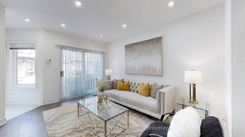 Photo 3 at 32 - 735 New Westminster Drive, Brownridge, Vaughan