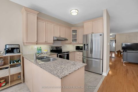 Photo 8 at 160 Carrier Crescent, Patterson, Vaughan