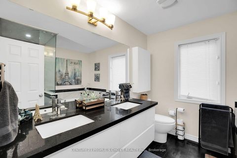 Photo 11 at 160 Carrier Crescent, Patterson, Vaughan