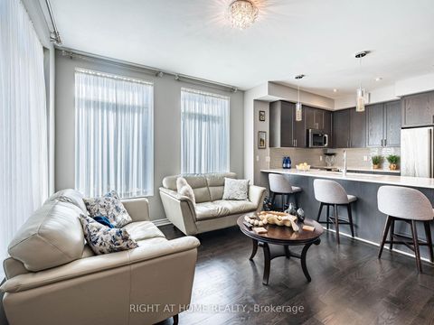Photo 5 at 44 - 26 APPLEWOOD Lane, Etobicoke West Mall, Toronto