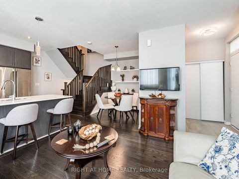 Photo 8 at 44 - 26 APPLEWOOD Lane, Etobicoke West Mall, Toronto