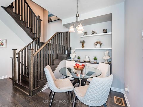Photo 9 at 44 - 26 APPLEWOOD Lane, Etobicoke West Mall, Toronto