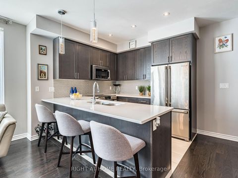 Photo 11 at 44 - 26 APPLEWOOD Lane, Etobicoke West Mall, Toronto