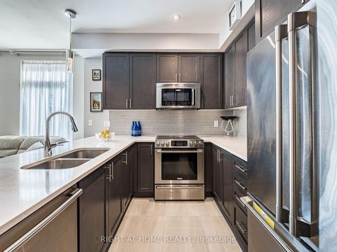 Photo 13 at 44 - 26 APPLEWOOD Lane, Etobicoke West Mall, Toronto