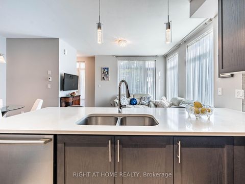 Photo 14 at 44 - 26 APPLEWOOD Lane, Etobicoke West Mall, Toronto