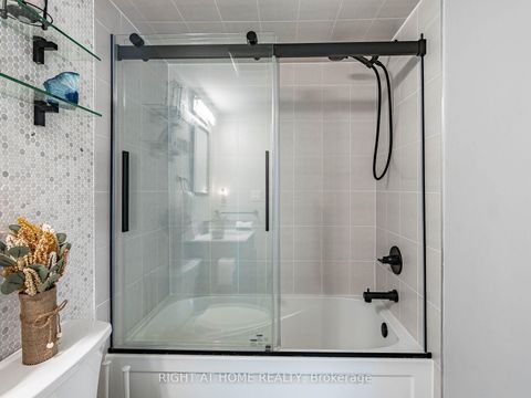 Photo 25 at 44 - 26 APPLEWOOD Lane, Etobicoke West Mall, Toronto
