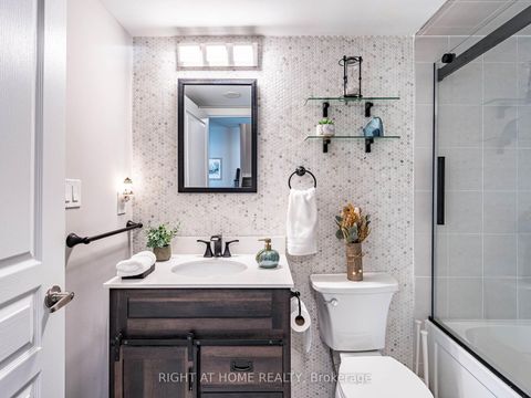 Photo 26 at 44 - 26 APPLEWOOD Lane, Etobicoke West Mall, Toronto