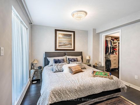 Photo 29 at 44 - 26 APPLEWOOD Lane, Etobicoke West Mall, Toronto