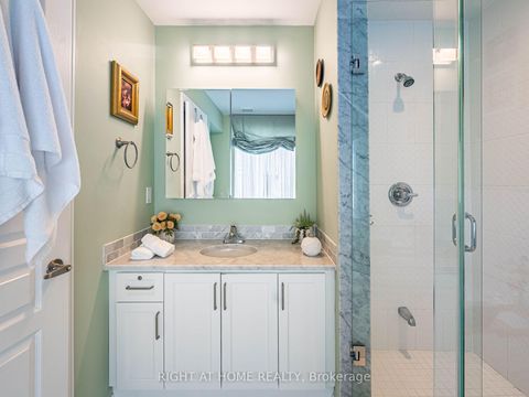 Photo 34 at 44 - 26 APPLEWOOD Lane, Etobicoke West Mall, Toronto