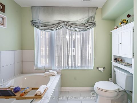 Photo 35 at 44 - 26 APPLEWOOD Lane, Etobicoke West Mall, Toronto