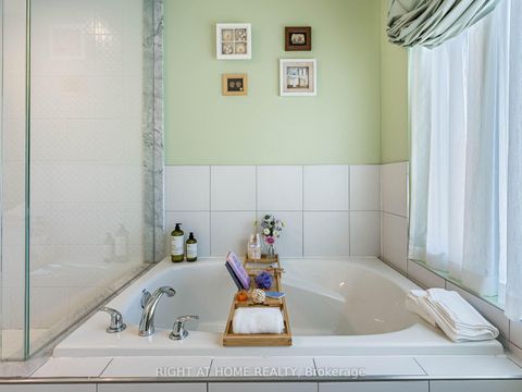 Photo 36 at 44 - 26 APPLEWOOD Lane, Etobicoke West Mall, Toronto