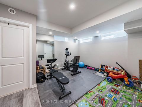 Photo 42 at 44 - 26 APPLEWOOD Lane, Etobicoke West Mall, Toronto