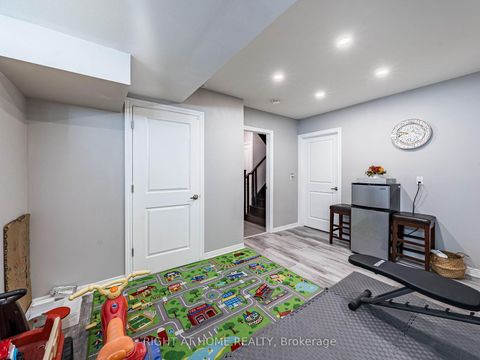 Photo 44 at 44 - 26 APPLEWOOD Lane, Etobicoke West Mall, Toronto