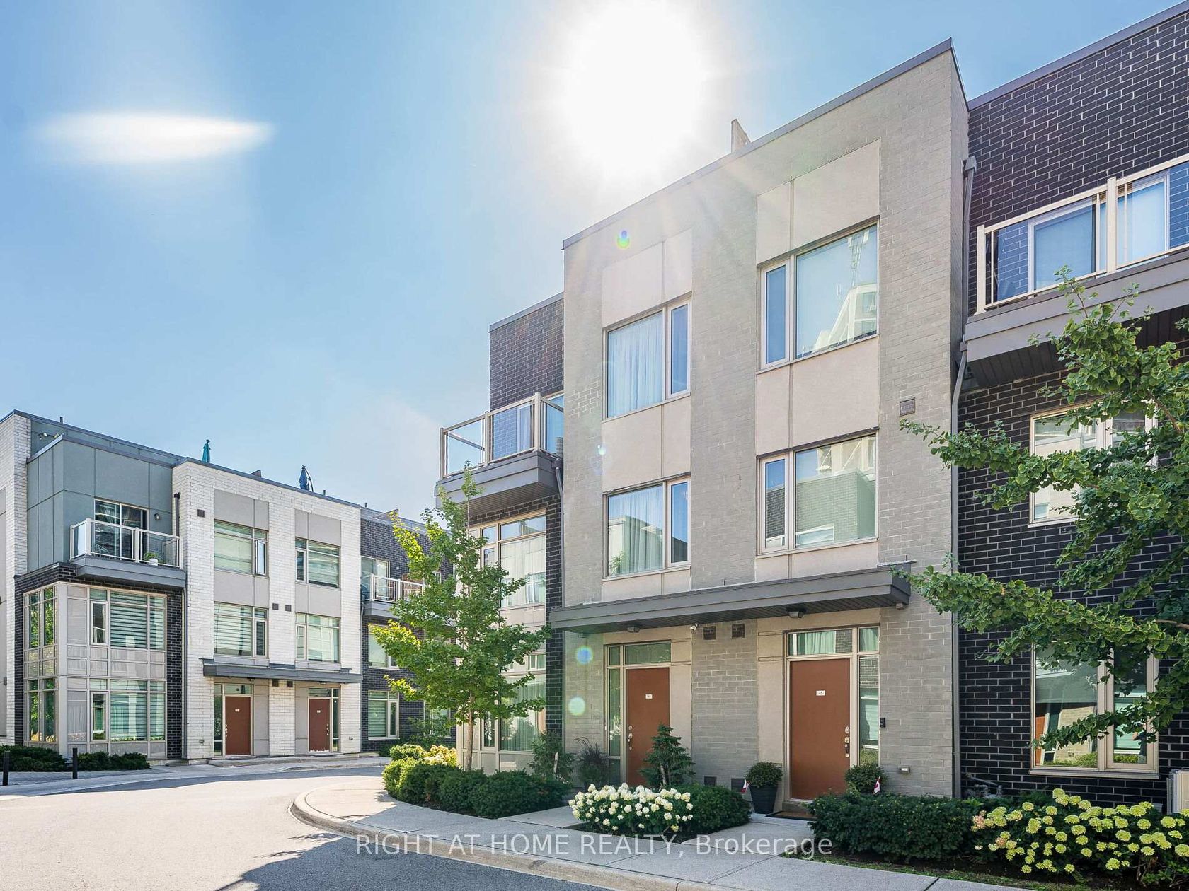 44 - 26 APPLEWOOD Lane, Etobicoke West Mall, Toronto 