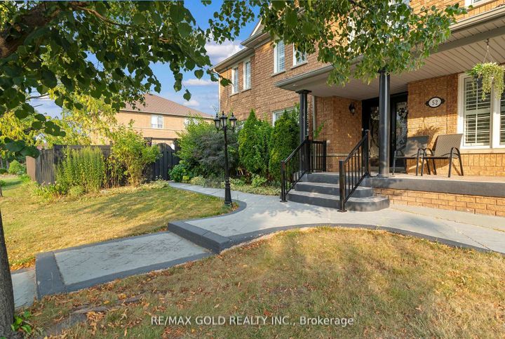 Photo 6 at 52 LINDERWOOD Drive N, Fletcher's Meadow, Brampton