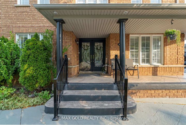 Photo 7 at 52 LINDERWOOD Drive N, Fletcher's Meadow, Brampton