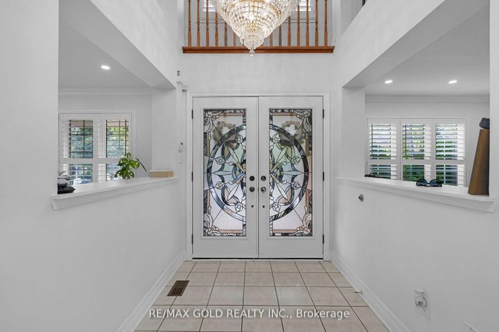 Photo 8 at 52 LINDERWOOD Drive N, Fletcher's Meadow, Brampton
