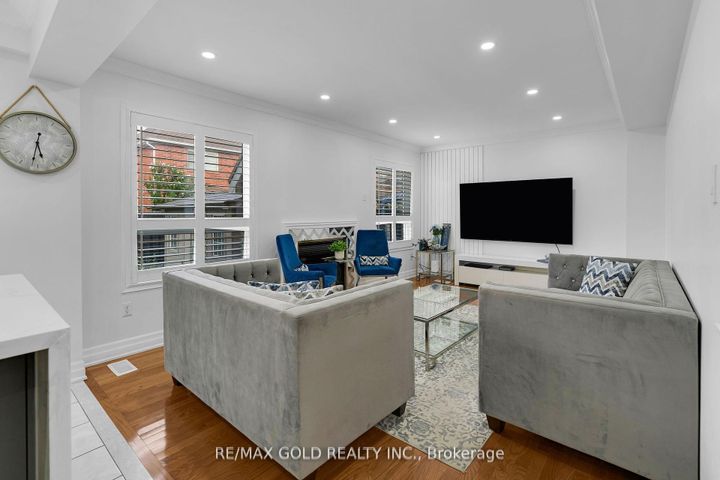 Photo 12 at 52 LINDERWOOD Drive N, Fletcher's Meadow, Brampton