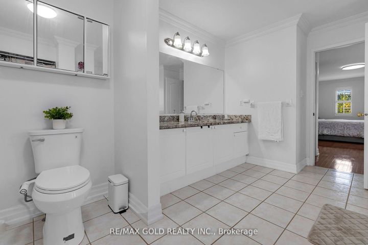 Photo 15 at 52 LINDERWOOD Drive N, Fletcher's Meadow, Brampton
