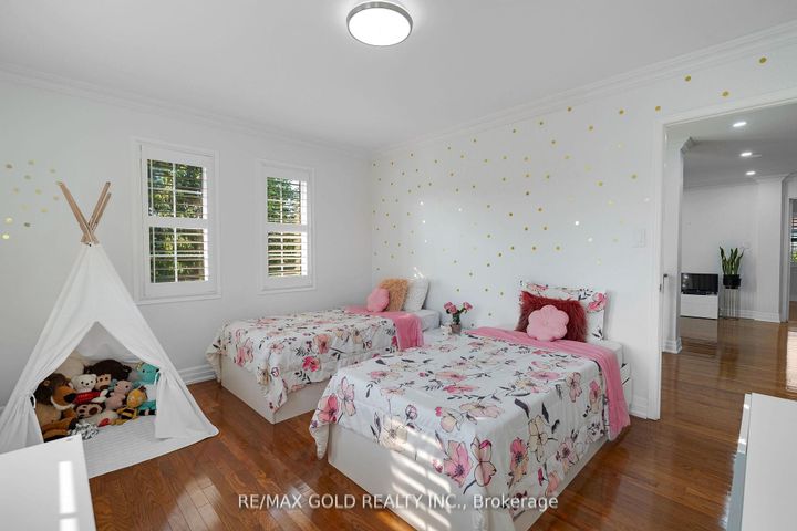 Photo 17 at 52 LINDERWOOD Drive N, Fletcher's Meadow, Brampton