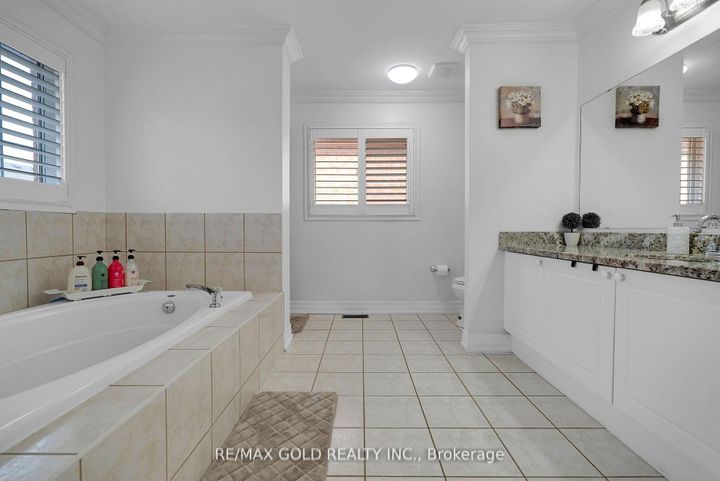 Photo 20 at 52 LINDERWOOD Drive N, Fletcher's Meadow, Brampton