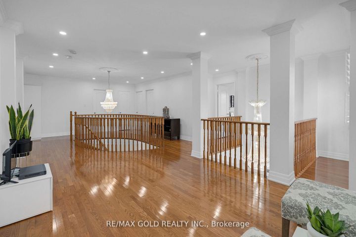 Photo 24 at 52 LINDERWOOD Drive N, Fletcher's Meadow, Brampton