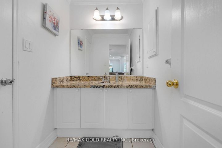 Photo 27 at 52 LINDERWOOD Drive N, Fletcher's Meadow, Brampton