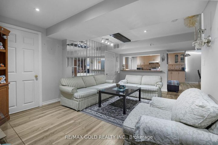 Photo 35 at 52 LINDERWOOD Drive N, Fletcher's Meadow, Brampton