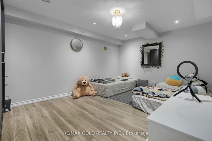 Photo 42 at 52 LINDERWOOD Drive N, Fletcher's Meadow, Brampton