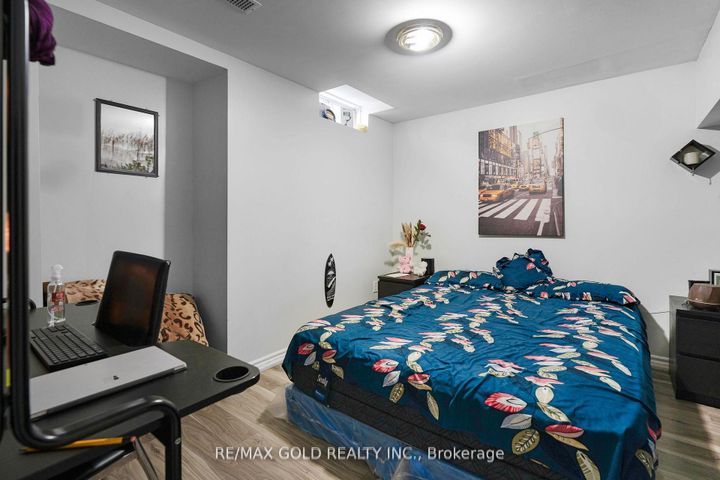 Photo 43 at 52 LINDERWOOD Drive N, Fletcher's Meadow, Brampton