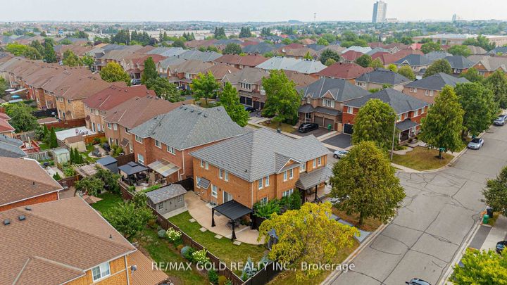 Photo 46 at 52 LINDERWOOD Drive N, Fletcher's Meadow, Brampton
