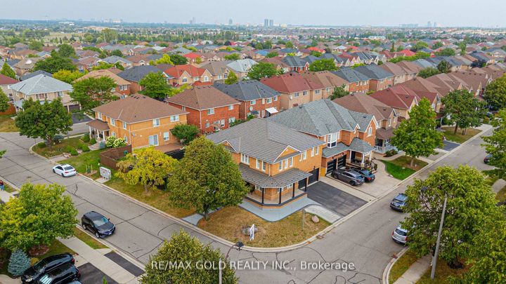 Photo 47 at 52 LINDERWOOD Drive N, Fletcher's Meadow, Brampton