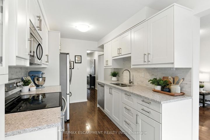 Photo 13 at 23 - 415 River Oaks Boulevard W, RO River Oaks, Oakville