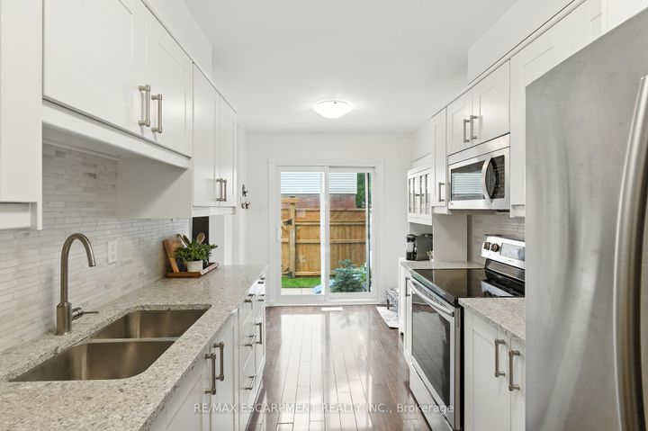 Photo 14 at 23 - 415 River Oaks Boulevard W, RO River Oaks, Oakville