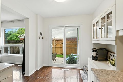 Photo 11 at 23 - 415 River Oaks Boulevard W, RO River Oaks, Oakville