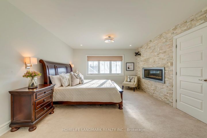Photo 18 at 214 Waneta Drive, WO West, Oakville