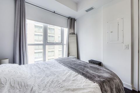 Photo 17 at 10 - 609 Avenue Road, St. Clair, Toronto