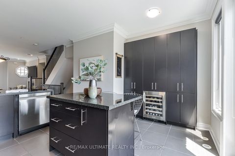 Photo 6 at 7 - 15 Powseland Crescent W, West Woodbridge, Vaughan