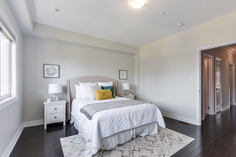 Photo 11 at 7 - 15 Powseland Crescent W, West Woodbridge, Vaughan