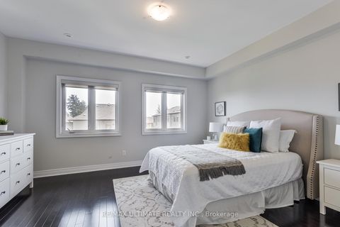 Photo 12 at 7 - 15 Powseland Crescent W, West Woodbridge, Vaughan
