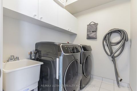 Photo 13 at 7 - 15 Powseland Crescent W, West Woodbridge, Vaughan