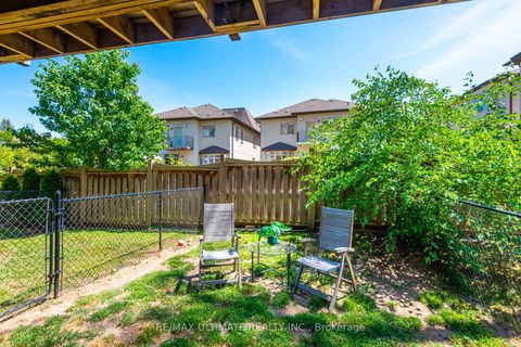 Photo 14 at 7 - 15 Powseland Crescent W, West Woodbridge, Vaughan