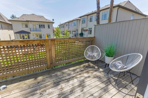Photo 16 at 7 - 15 Powseland Crescent W, West Woodbridge, Vaughan