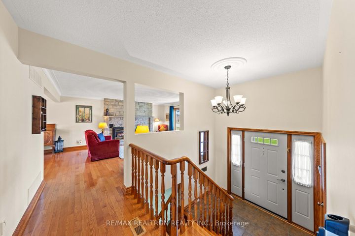 Photo 4 at 593 Simcoe Road, Bradford, Bradford West Gwillimbury