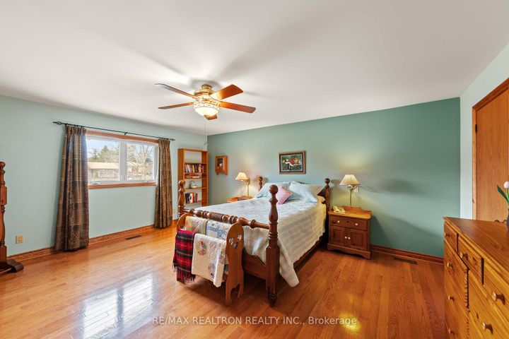 Photo 12 at 593 Simcoe Road, Bradford, Bradford West Gwillimbury