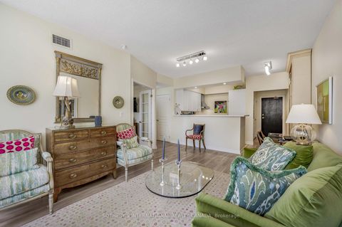 Photo 7 at 605 - 1 Deer Park Crescent, St. Clair, Toronto